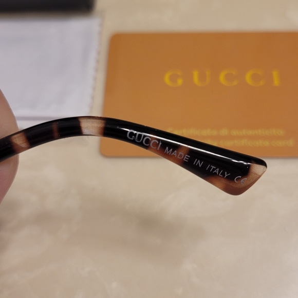 Gucci Black and Brown Tortoiseshell Sunglasses - Picture 8 of 11